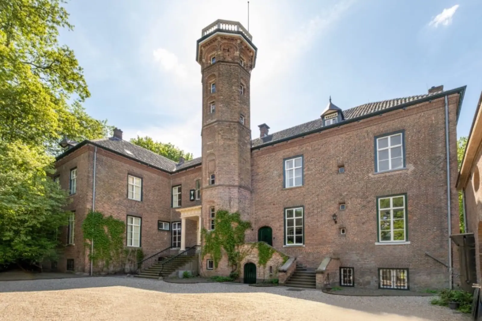 Huis Sevenaer exterieur met toren